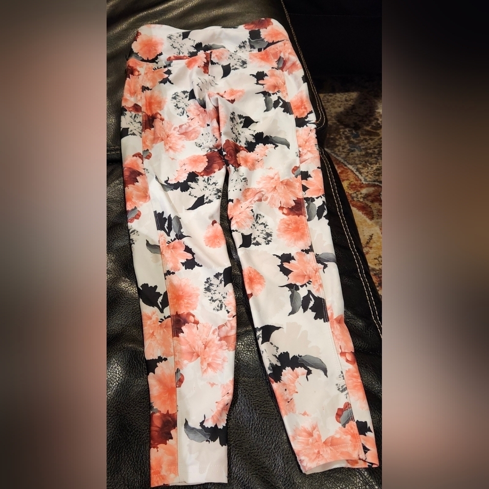 Marika Floral Women's Leggings - White and Coral - Picture 2 of 4